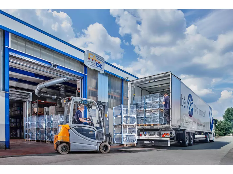 Fuhrpark / Halle aussen.webp